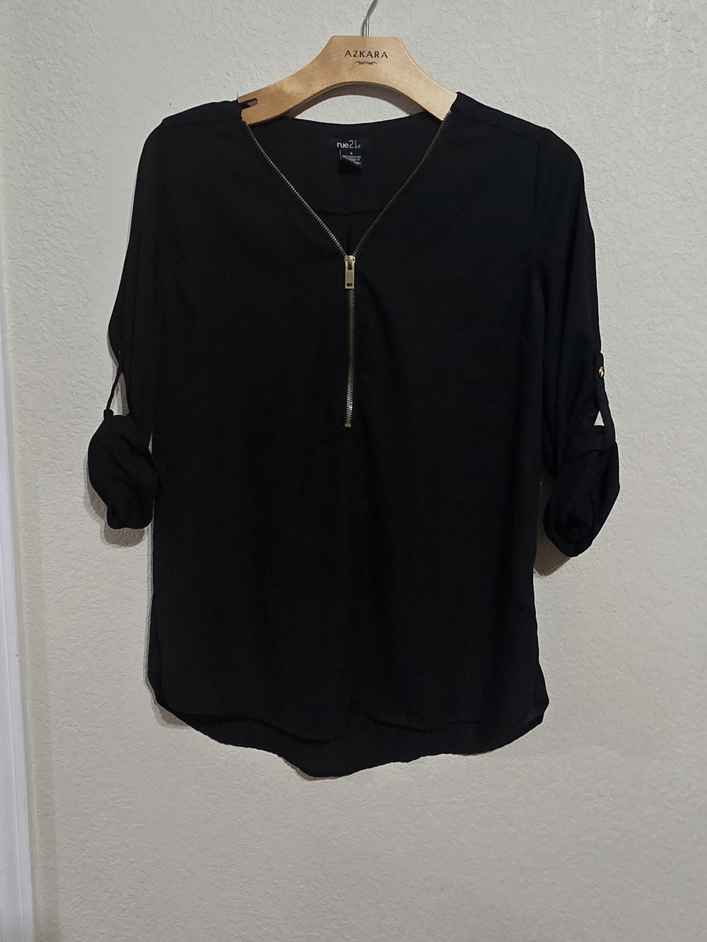 Rue21 Black V-Neck Zip Front Roll-Tab Blouse